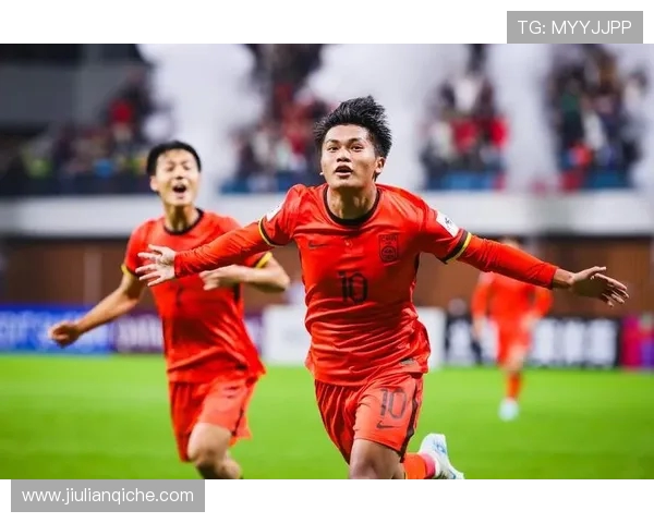 海港新星蒯纪闻德转身价飙升至 27.5 万欧元 入选国足东亚杯名单(1) 海港新星蒯纪闻德转身价飙升至 27.5 万欧元 入选国足东亚杯名单(1)